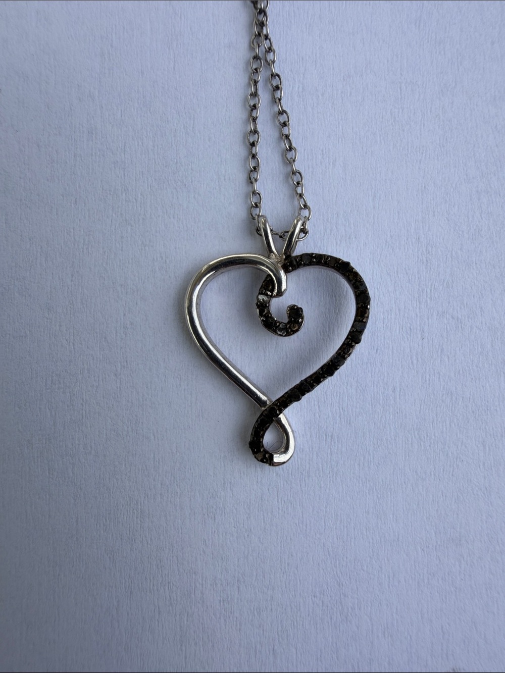Sterling Silver 925 Heart Pendant Necklace with Black Stones on fine 18“ chain